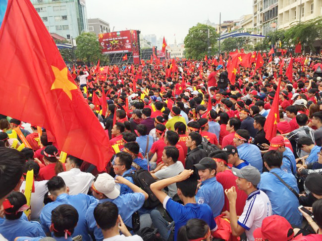Triệu trái tim đổ xuống đường, hướng về U23 Việt Nam ảnh 14